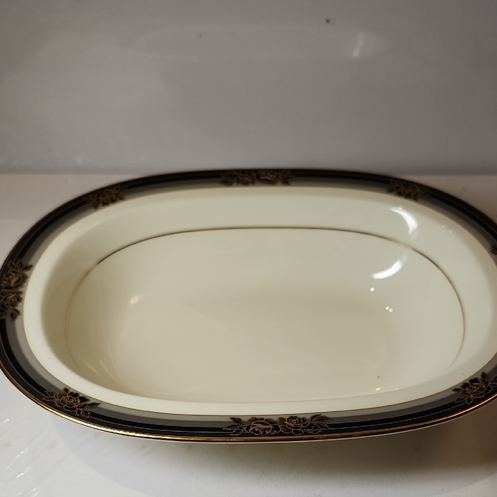 Noritake Cream and Black Oval Serving Bowl 10.5"×7 3/4" 1983-1993s Japan